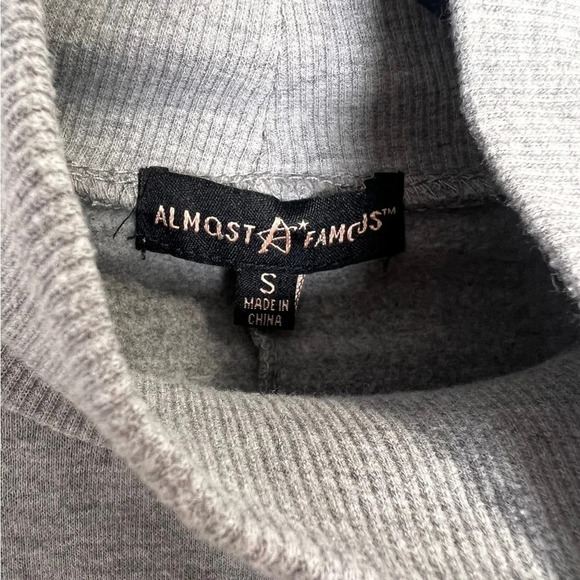 Cute and cozy size small turtleneck sweatshirt dress in excellent condition - Picture 3 of 4